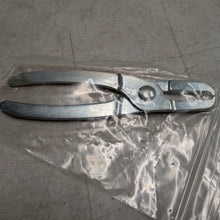 GARAGE SALE - Old Style Decomatic/Graber/Bali Vertical Blind Pliers - To Remove Carrier Clips